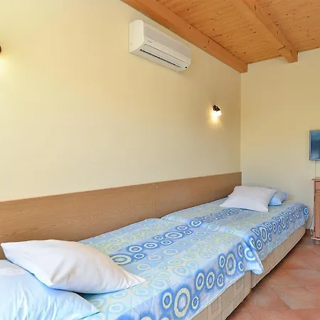 Ana 379 * Rovinj