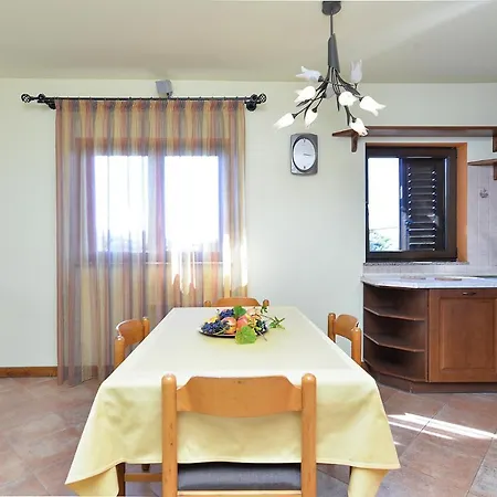 Ana 379 Apartament
